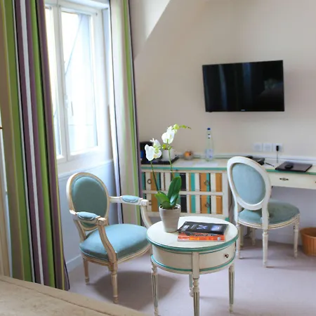 Relais Saint Jacques Hotel 4*