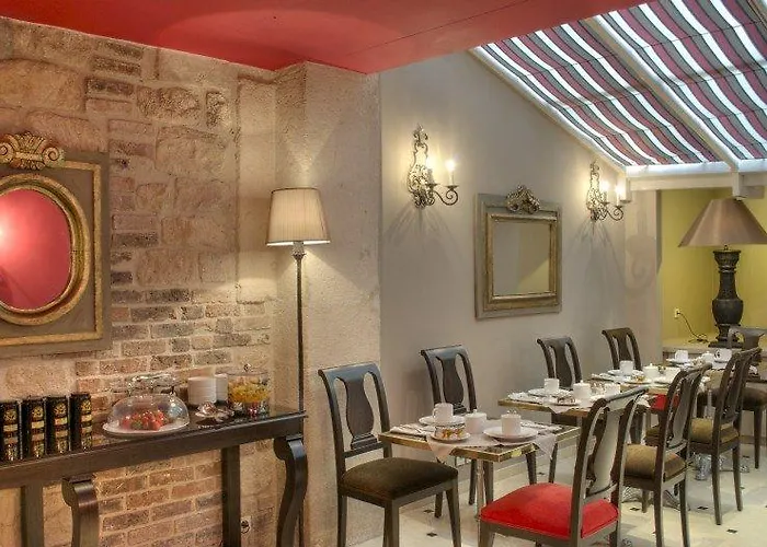 Relais Saint Jacques Hotel