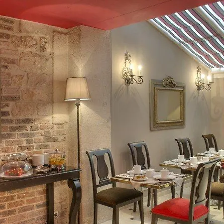 Relais Saint Jacques Hotel